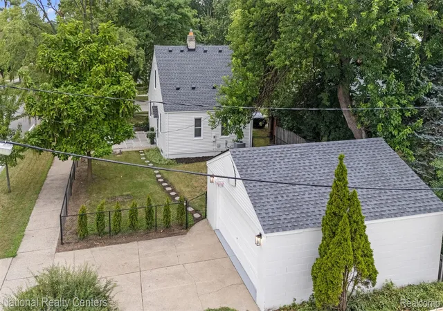 Photo 3 of Single family home for sale at 2616 Kenmore Rd E, Berkley, MI 48072 | MLS# 20261064041 | Listing updated on 2026-09-05