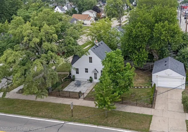 Photo 4 of Single family home for sale at 2616 Kenmore Rd E, Berkley, MI 48072 | MLS# 20261064041 | Listing updated on 2026-09-05