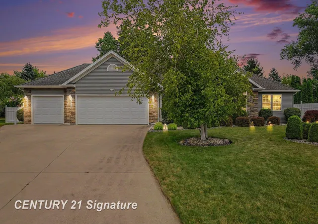 1st image of 4470 Meadow Creek Ct, Saginaw, MI 48603 | MLS# 61050218314
