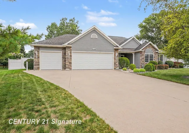 2nd image of 4470 Meadow Creek Ct, Saginaw, MI 48603 | MLS# 61050218314