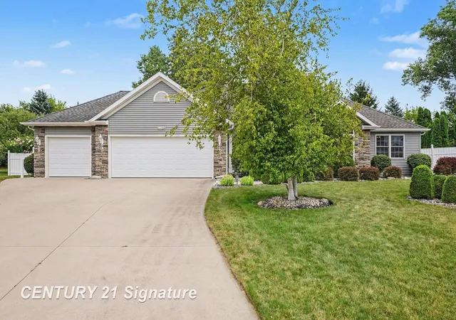 3rd image of 4470 Meadow Creek Ct, Saginaw, MI 48603 | MLS# 61050218314