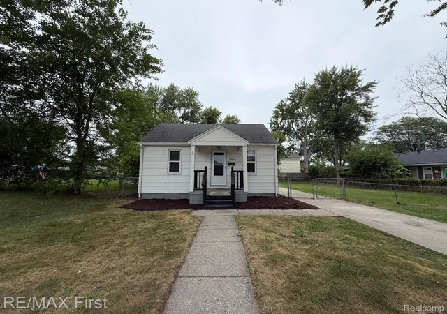 2nd image of 29454 Maplewood St, Garden City, MI 48135 | MLS# 20261064051