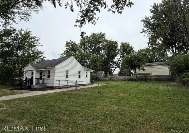 3rd image of 29454 Maplewood St, Garden City, MI 48135 | MLS# 20261064051