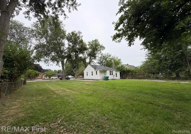 4th image of 29454 Maplewood St, Garden City, MI 48135 | MLS# 20261064051