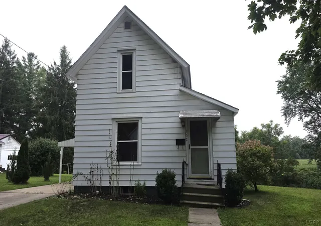 Photo 2 of Single family home for sale at 302 Orchard St, Morenci, MI 49256 | MLS# 56050218316 | Listing updated on 2026-08-12