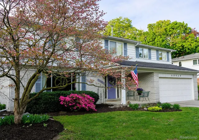 Photo 1 of Single family home for sale at 33025 Tall Oaks St, Farmington, MI 48336 | MLS# 20261064071 | Listing updated on 2026-09-19