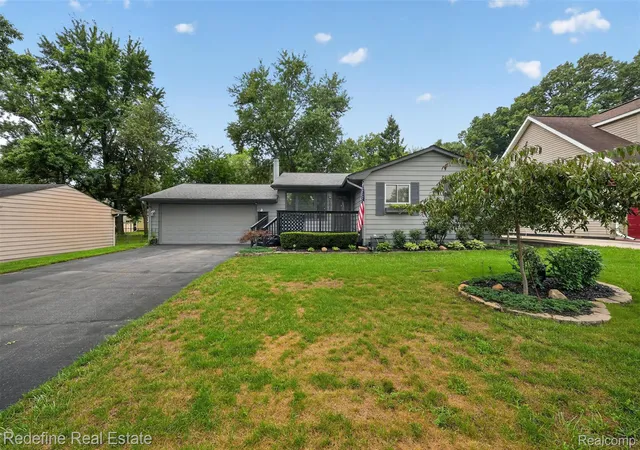 Photo 1 of Sale Pending at 4306 Middledale Ave, West Bloomfield, MI 48323 | MLS# 20261064076 | Listing updated on 2026-09-15
