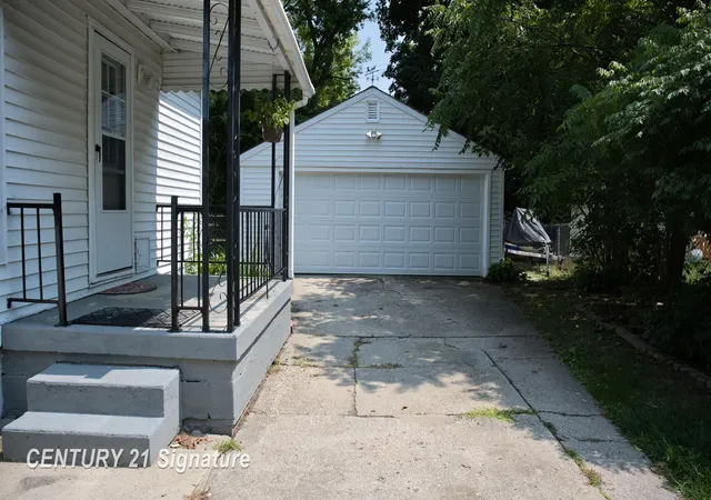 Photo 4 of Single family home for sale at 418 Labian Dr, Flushing, MI 48433 | MLS# 5050218325 | Listing updated on 2026-09-10