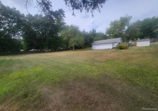 Photo 3 of Single family home for sale at 655 Reynolds Dr, Waterford, MI 48328 | MLS# 20261064083 | Listing updated on 2026-09-12