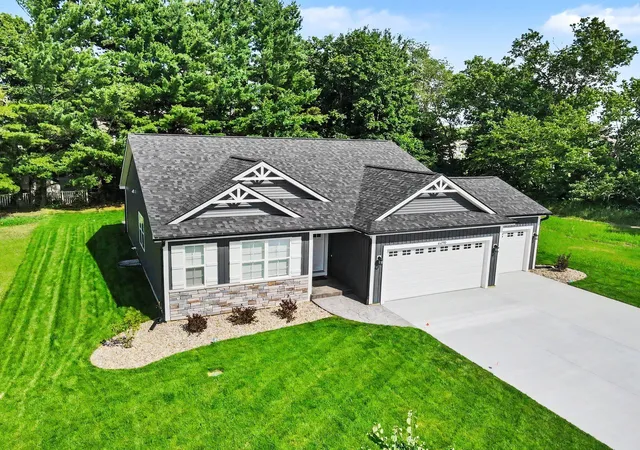 Photo 3 of Single family home for sale at 4490 Wesley Cir, Kalamazoo, MI 49048 | MLS# 66026042303 | Listing updated on 2026-08-17