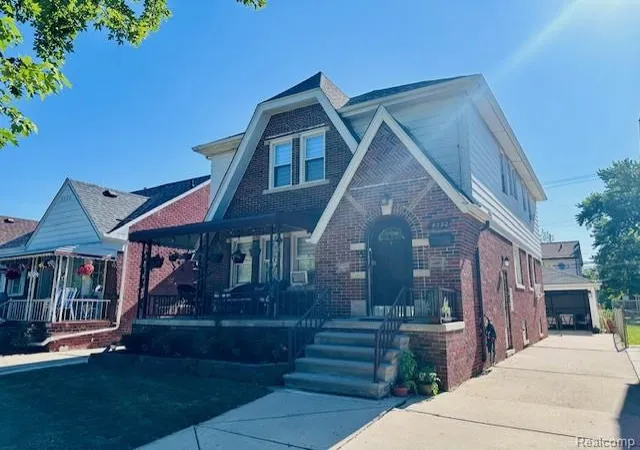Photo 3 of Single family home for sale at 4592 Helen St, Dearborn, MI 48126 | MLS# 20261064087 | Listing updated on 2026-08-13