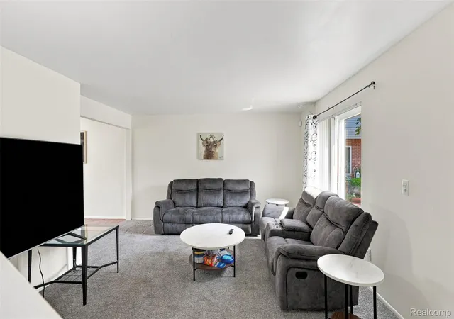 Listing Photo 4 - Condo for sale in building located at 27766 Eastwick Sq, Roseville, MI 48066