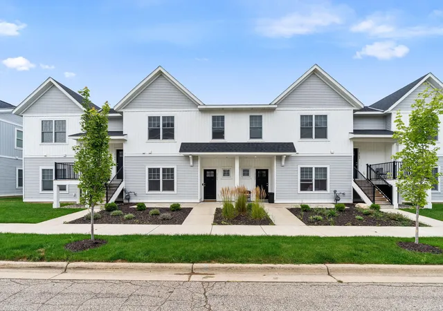 1st image of 2104 Sherwood Ave, Holland, MI 49423 | MLS# 65026042308