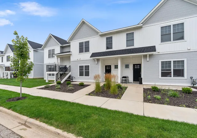 2nd image of 2104 Sherwood Ave, Holland, MI 49423 | MLS# 65026042308