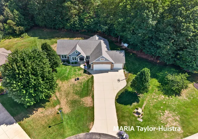 3rd image of 7827 Queenie Ct, Allendale, MI 49401 | MLS# 71026042305