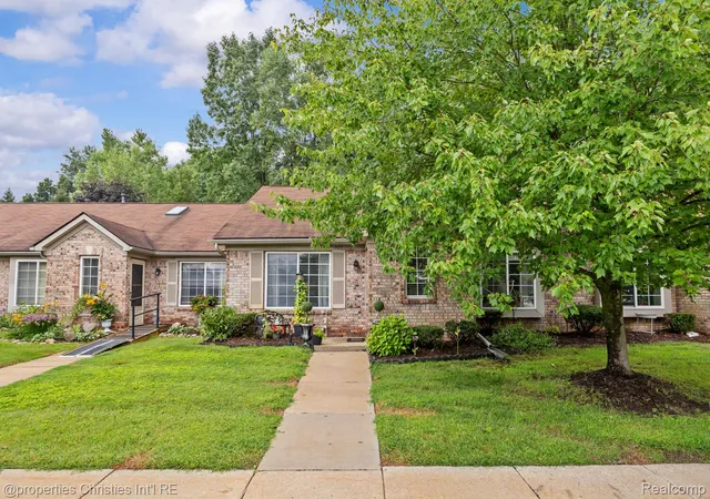 Photo 2 of Condo for sale at 323 Countryside Ct, Highland, MI 48357 | MLS# 20261064097 | Listing updated on 2026-08-13
