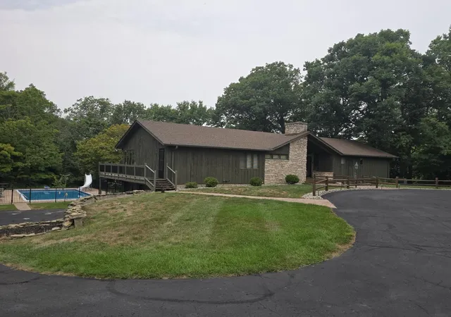 3rd image of 2767 Park Ln, Owosso, MI 48867 | MLS# 60050218332