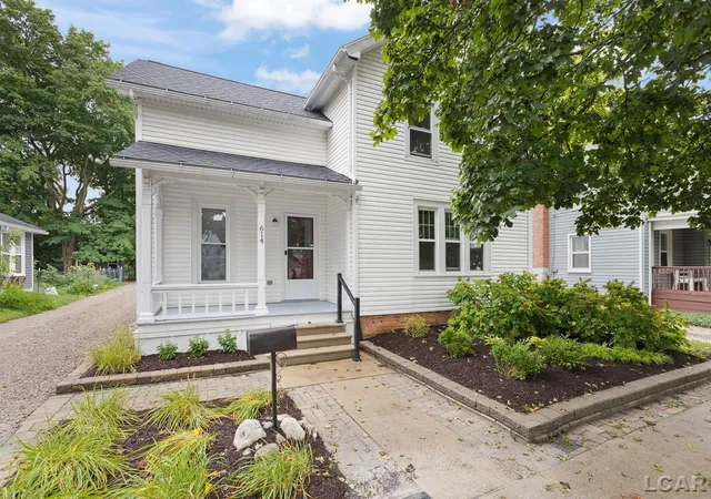 Photo 3 of Single family home for sale at 614 Toledo St, Adrian, MI 49221 | MLS# 56050218337 | Listing updated on 2026-09-05