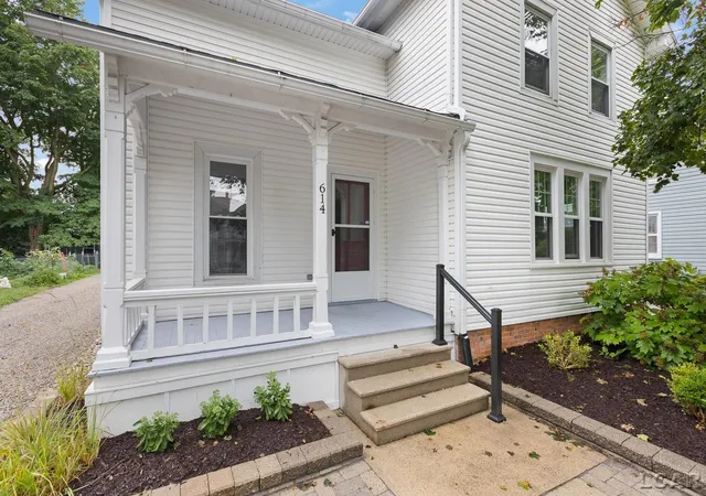 Photo 4 of Single family home for sale at 614 Toledo St, Adrian, MI 49221 | MLS# 56050218337 | Listing updated on 2026-09-05