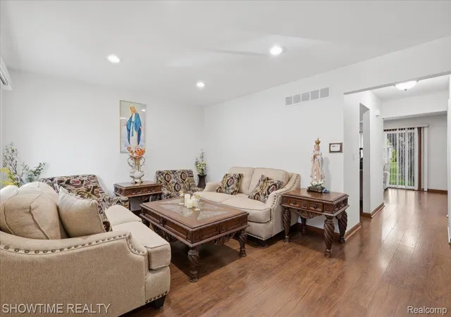 Photo 4 of Condo for sale at 14132 Merriweather St, Sterling Heights, MI 48312 | MLS# 20261064104 | Listing updated on 2026-09-18