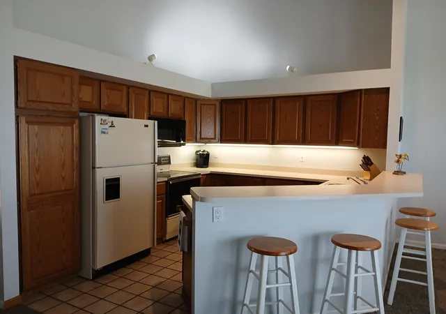 Listing Photo 2 - Condo for sale in building located at 150 Harbor Dr, Ludington, MI 49431