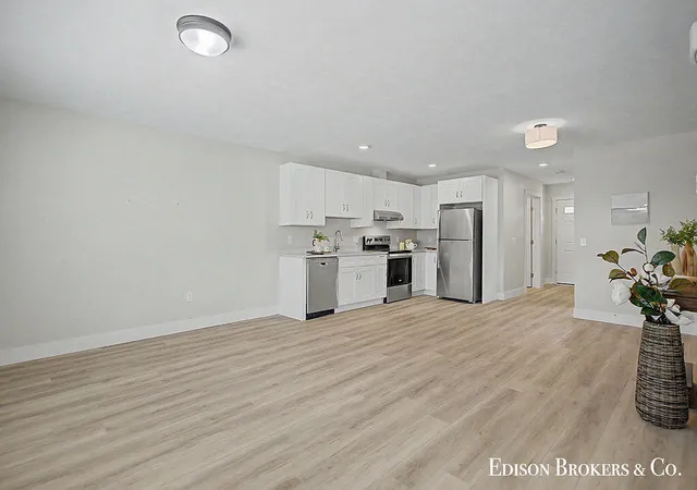 Photo 3 of Condo for sale at 440 Pleasant St SW, Grand Rapids, MI 49503 | MLS# 65026042314 | Listing updated on 2026-08-13