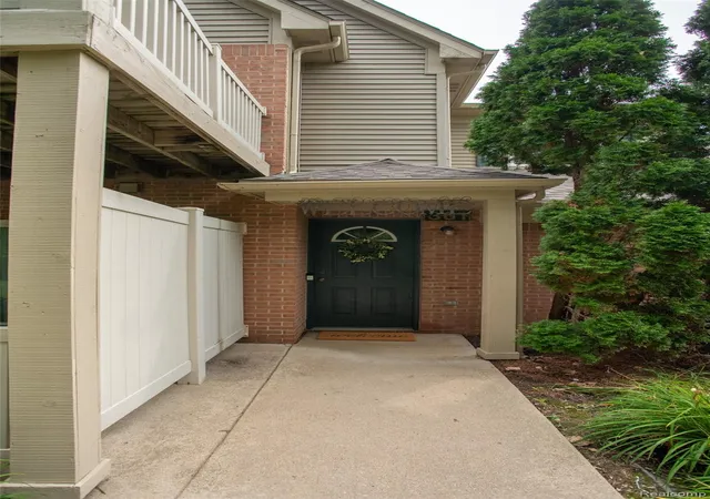 Listing Photo 4 - Condo for sale in building located at 361 Marigold Cir, Westland, MI 48185
