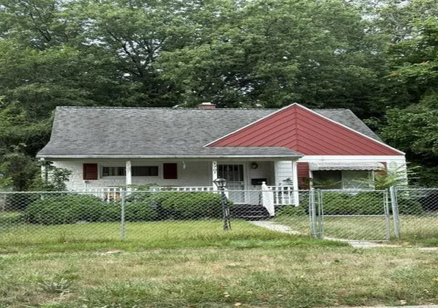 Photo 3 of Single family home for sale at 1707 Greenbrook Ln, Flint, MI 48507 | MLS# 81026042320 | Listing updated on 2026-09-09