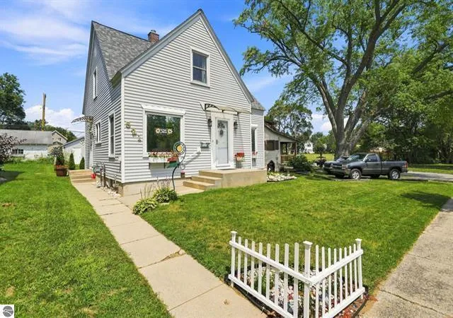 1st image of 521 E Chapin St, Cadillac, MI 49601 | MLS# 72026042324
