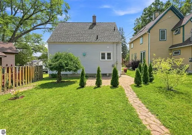 Photo 3 of Single family home for sale at 521 E Chapin St, Cadillac, MI 49601 | MLS# 72026042324 | Listing updated on 2026-09-09