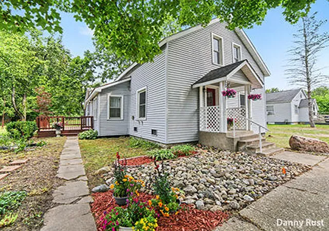 Photo 3 of Single family home for sale at 213 E 2nd Street, Scottville, MI 49454 | MLS# 71026042341 | Listing updated on 2026-10-09