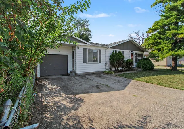 Photo 3 of Single family home for sale at 360 Woodlawn Ave, Ypsilanti, MI 48198 | MLS# 20261064147 | Listing updated on 2026-10-01
