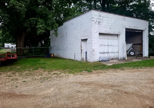 Photo 13 of Single family home for sale at 204 W Delaware St, Decatur, MI 49045 | MLS# 69026042352 | Listing updated on 2026-09-01