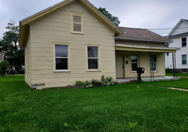 Photo 1 of Single family home for sale at 204 W Delaware St, Decatur, MI 49045 | MLS# 69026042352 | Listing updated on 2026-09-01