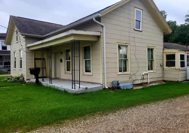 Photo 2 of Single family home for sale at 204 W Delaware St, Decatur, MI 49045 | MLS# 69026042352 | Listing updated on 2026-09-01