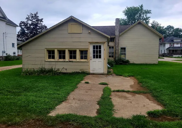 Photo 3 of Single family home for sale at 204 W Delaware St, Decatur, MI 49045 | MLS# 69026042352 | Listing updated on 2026-09-01