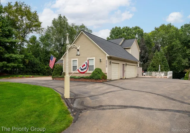 4th image of 1761 Twin Lakes Blvd E, Oxford, MI 48371 | MLS# 20261064161