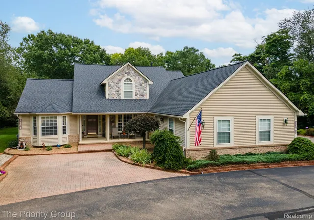 5th image of 1761 Twin Lakes Blvd E, Oxford, MI 48371 | MLS# 20261064161