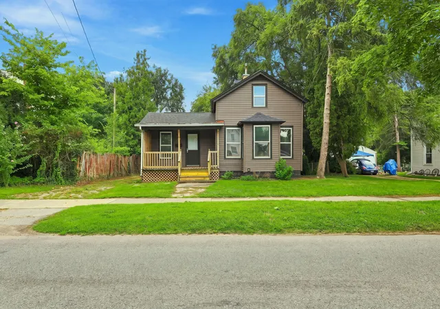 Photo 1 of Single family home for sale at 316 E Division St, Dowagiac, MI 49047 | MLS# 69026042358 | Listing updated on 2026-08-22