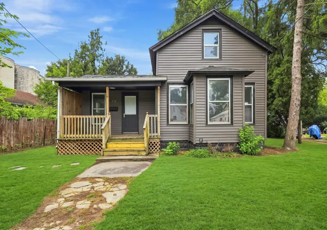 Photo 2 of Single family home for sale at 316 E Division St, Dowagiac, MI 49047 | MLS# 69026042358 | Listing updated on 2026-08-22
