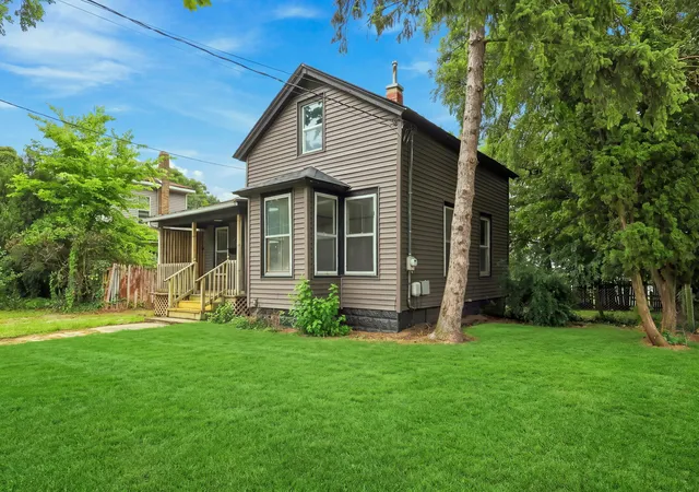 Photo 3 of Single family home for sale at 316 E Division St, Dowagiac, MI 49047 | MLS# 69026042358 | Listing updated on 2026-08-22