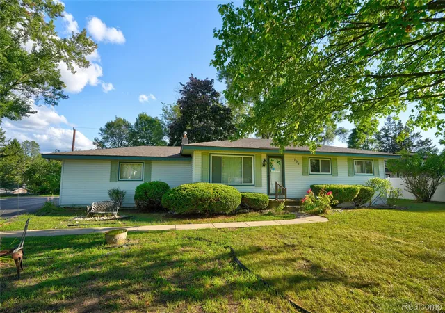 2nd image of 735 Amberwood St, Auburn Hills, MI 48326 | MLS# 20261064162
