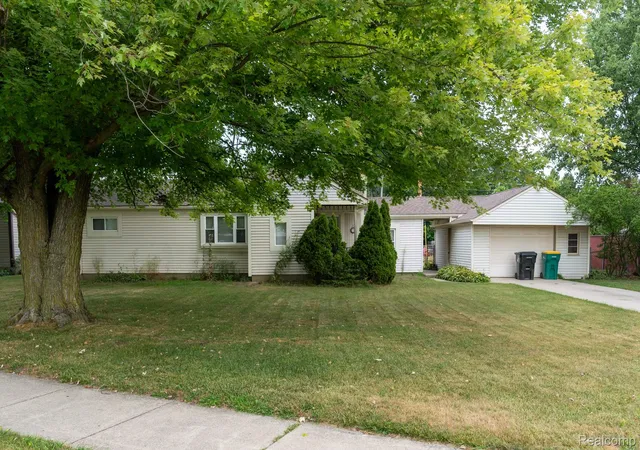 Photo 2 of Single family home for sale at 30446 Shiawassee Rd, Farmington Hills, MI 48336 | MLS# 20261064164 | Listing updated on 2026-08-27
