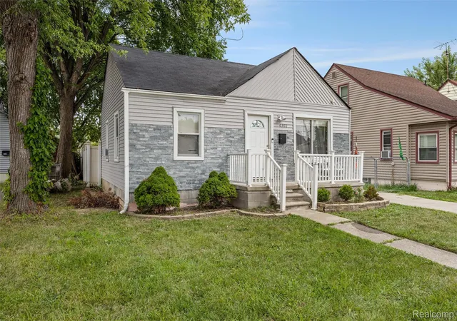 Photo 2 of Single family home for sale at 6380 Ashton Ave, Detroit, MI 48228 | MLS# 20261064172 | Listing updated on 2026-08-16