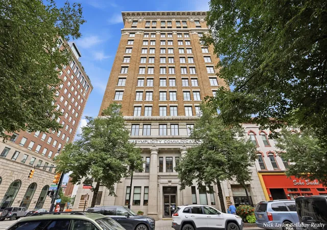 Listing Photo 2 - Condo for sale in building located at 60 Monroe Ctr St Nw, Kent, MI 49503 - Unit #7C