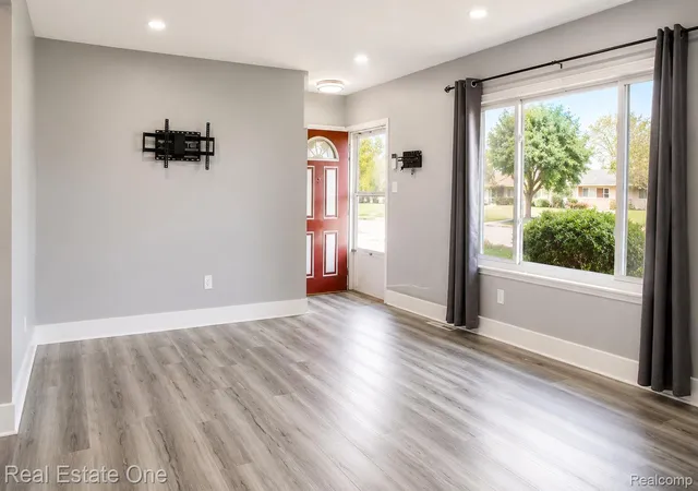 Photo 3 of Single family home for sale at 27820 Belanger St, Roseville, MI 48066 | MLS# 20261064180 | Listing updated on 2026-08-15