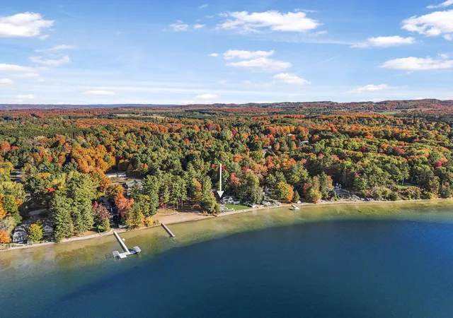 Photo 3 of Single family home for sale at 9321 N Long Lake Rd, Traverse City, MI 49685 | MLS# 78080072273 | Listing updated on 2026-09-02