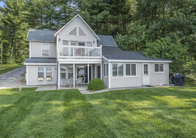 Photo 4 of Single family home for sale at 9321 N Long Lake Rd, Traverse City, MI 49685 | MLS# 78080072273 | Listing updated on 2026-09-02