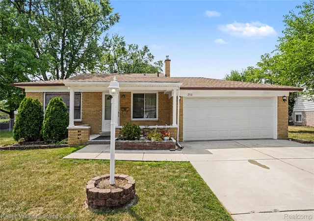 Photo 2 of Single family home for sale at 2918 Saratoga Dr, Troy, MI 48083 | MLS# 20261064187 | Listing updated on 2026-08-14