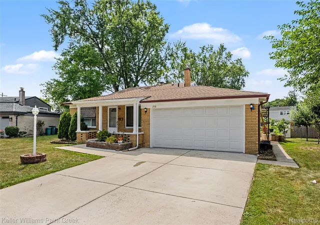 Photo 3 of Single family home for sale at 2918 Saratoga Dr, Troy, MI 48083 | MLS# 20261064187 | Listing updated on 2026-08-14